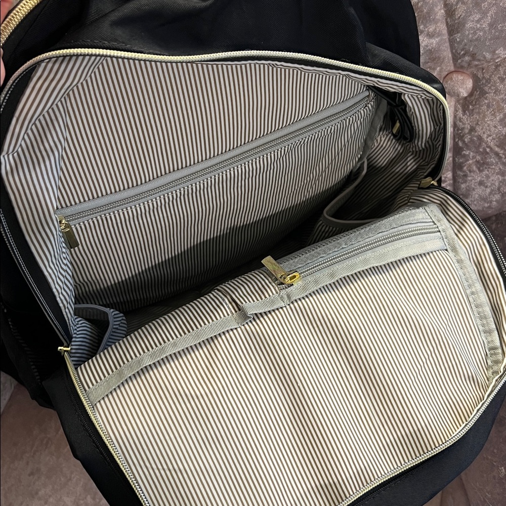 LOVEVOOK Black & Gold Travel Backpack 🖤 - Picture 6 of 9